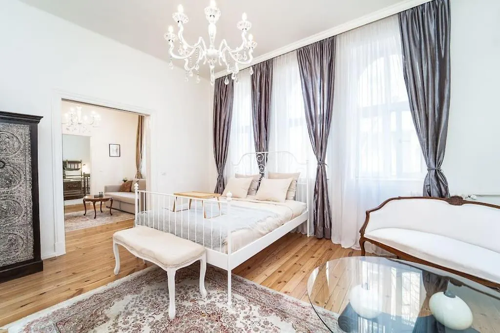 Best Point In The City / 2 Bedrooms ソフィア